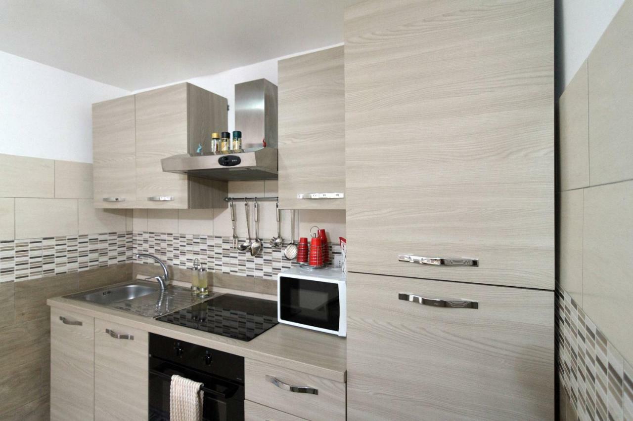 Apartamento Maurizio E Alessia House Nápoles Exterior foto